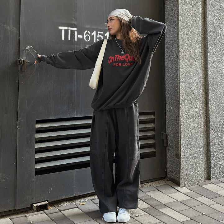 Casual lounge set for women with oversized sweatshirt and wide pants Lune London