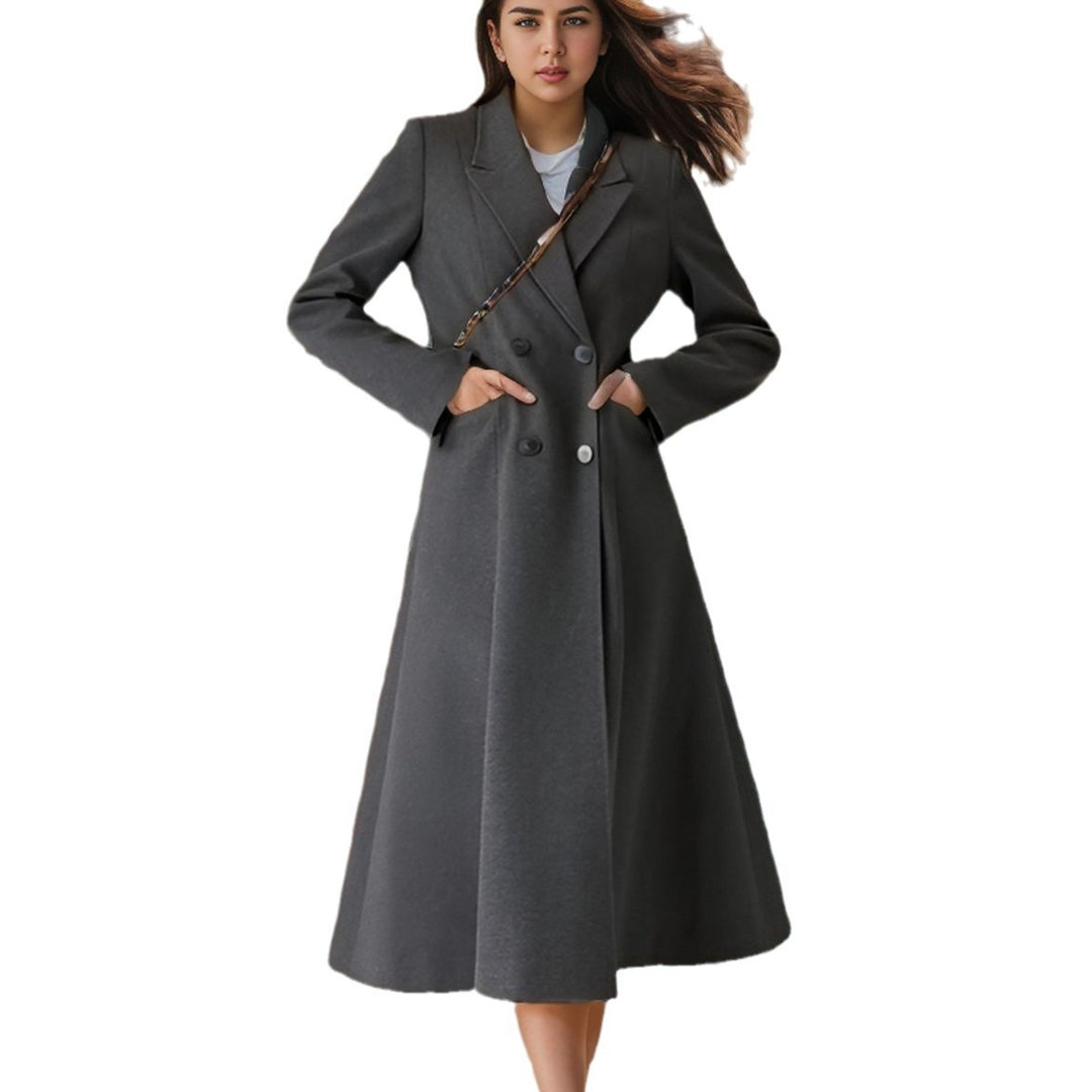 Elegant winter coat, fitted for ladies with double-breasted fastening and practical pockets Lune London