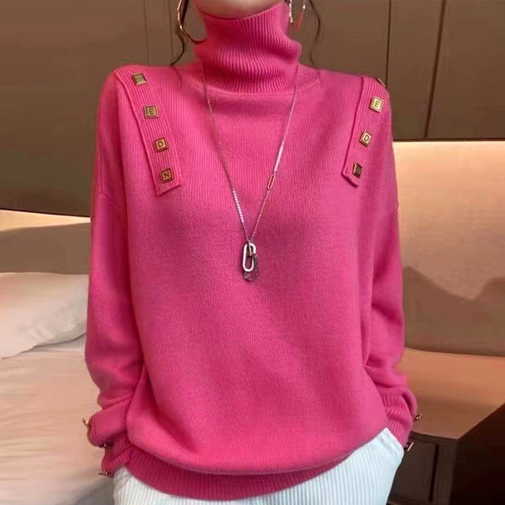 Pull à col roulé féminin tendance avec détails de boutons décoratifs Chic & Stil