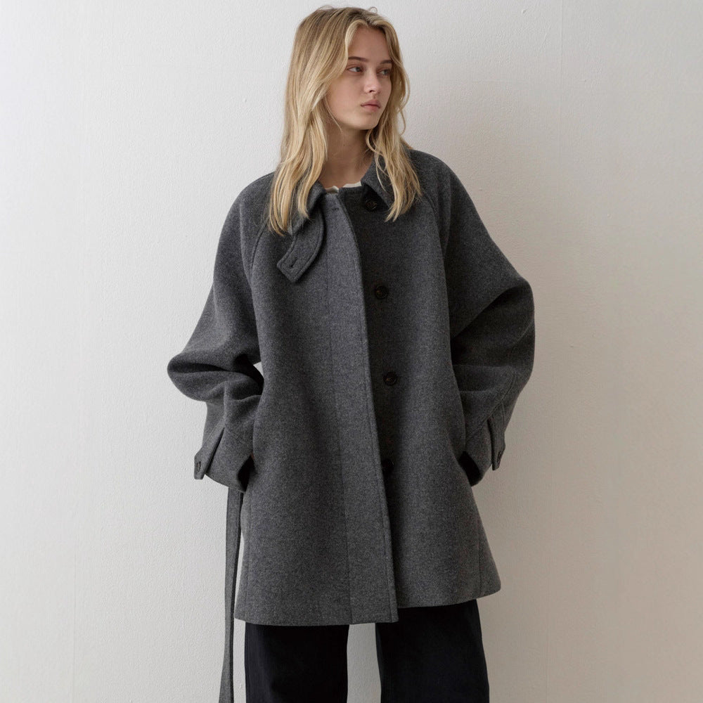 Manteau en laine oversize pour femmes avec col haut et ceinture Chic & Stil