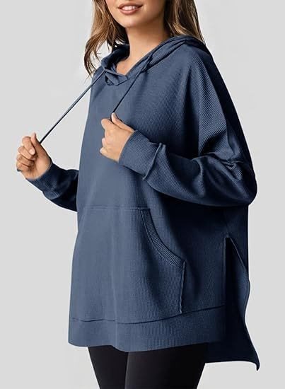 Oversized women's hoodie with side slits and practical pockets Lune London