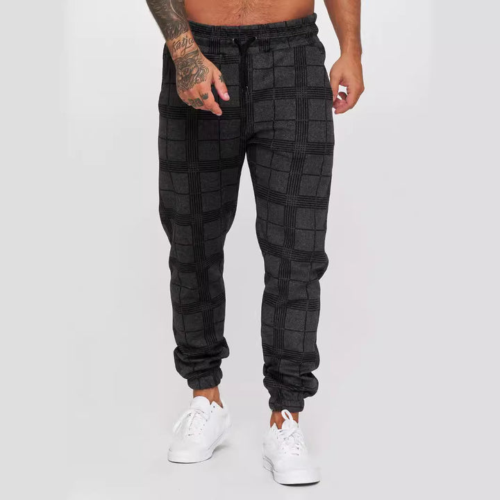 Carrot sport pants for men with elastic waist and practical pockets Lune London