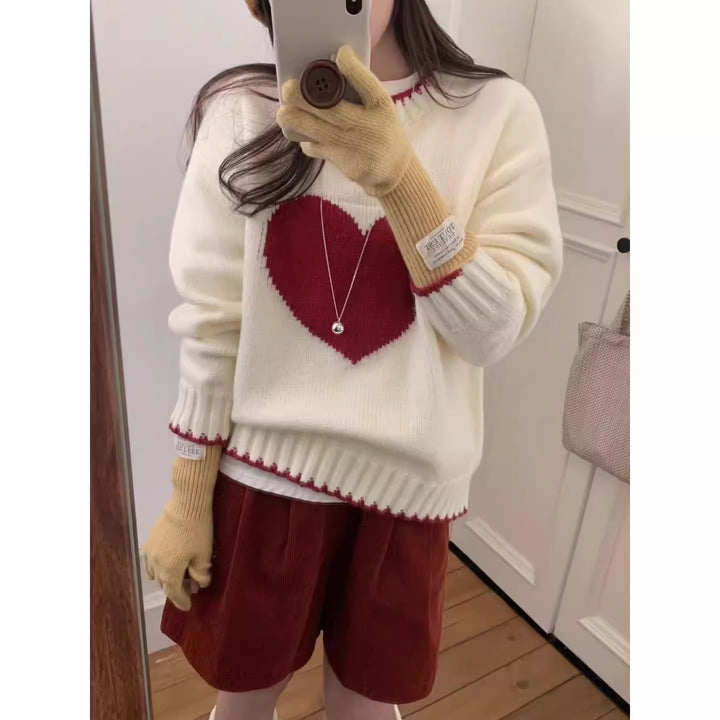 Trendy women's sweater with heart pattern and relaxed fit Lune London