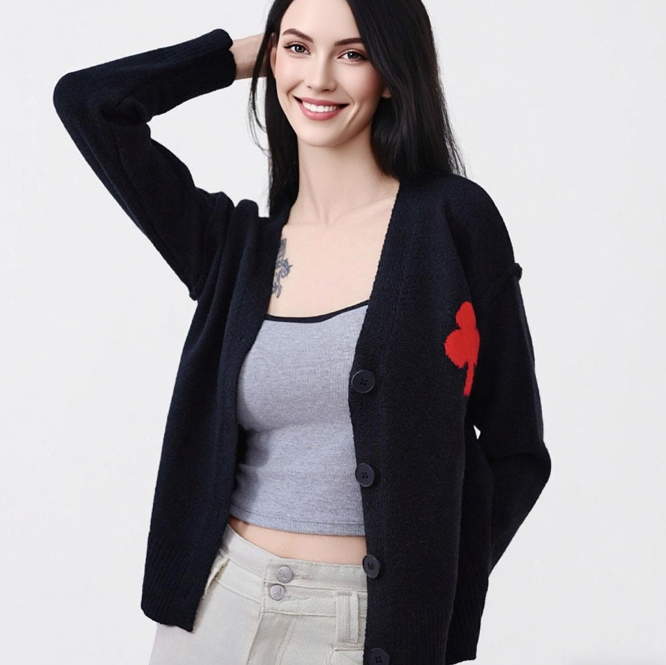 Cardigan pour femmes avec broderie en forme de cœur et matériau doux Chic & Stil