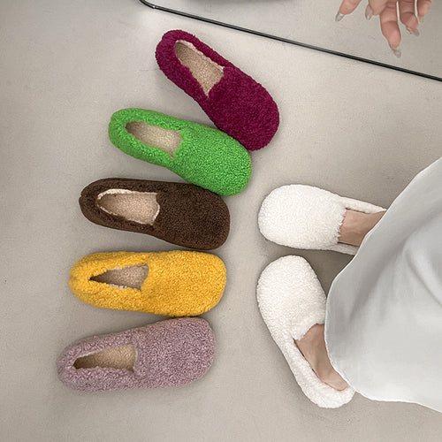 Women cozy slippers made of high-quality plush material Lune London