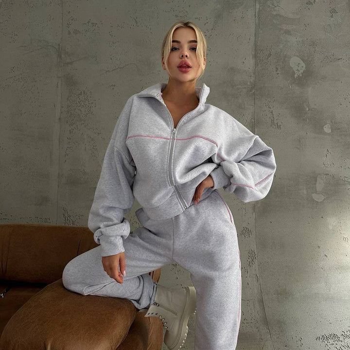 Comfortable fleece tracksuit for women with high collar and zipper Lune London