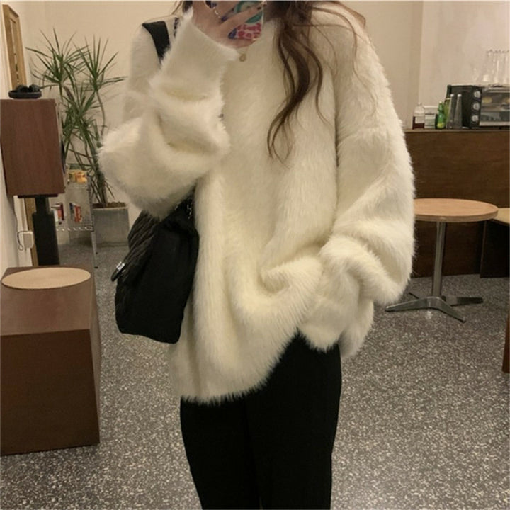 Women Plush Round Neck Sweater with Relaxed Fit and Oversized Size Lune London