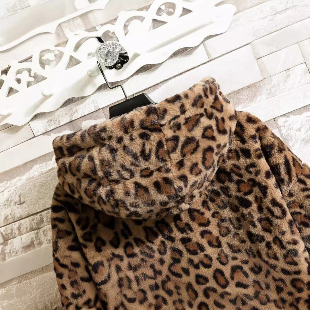 Women Cuddly Fleece Jacket with Leopard Pattern and Hood Lune London