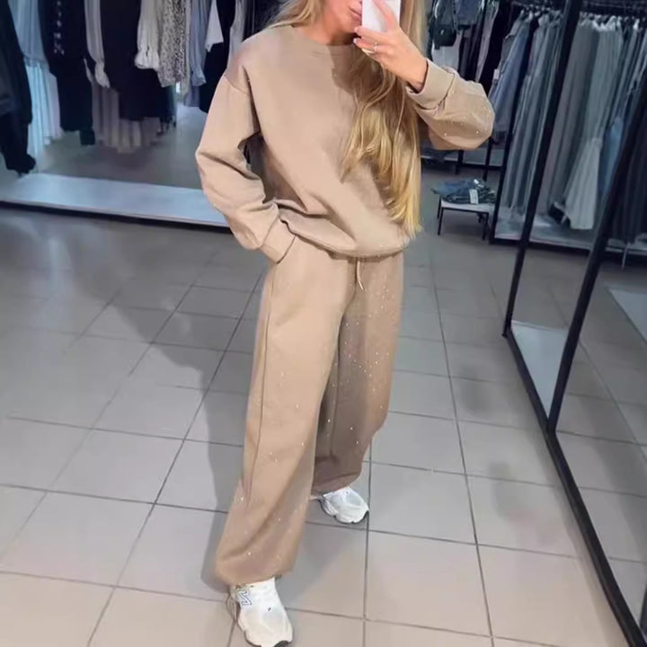 Ensemble de détente sportif pour femmes avec des détails scintillants et une coupe ample Chic & Stil