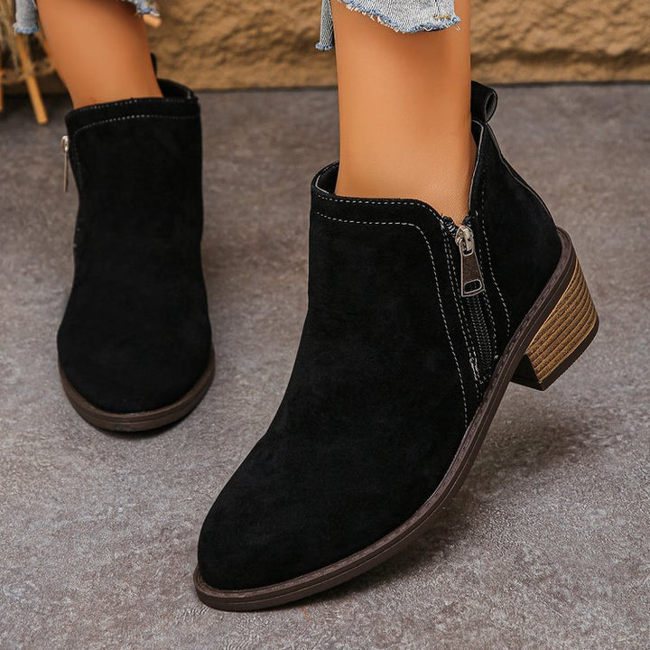 Women's biker ankle boots with side zipper and trendy structure Lune London