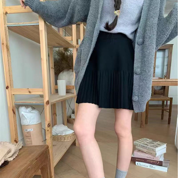 Pleated women's skirt with high waist and elegant drape Lune London