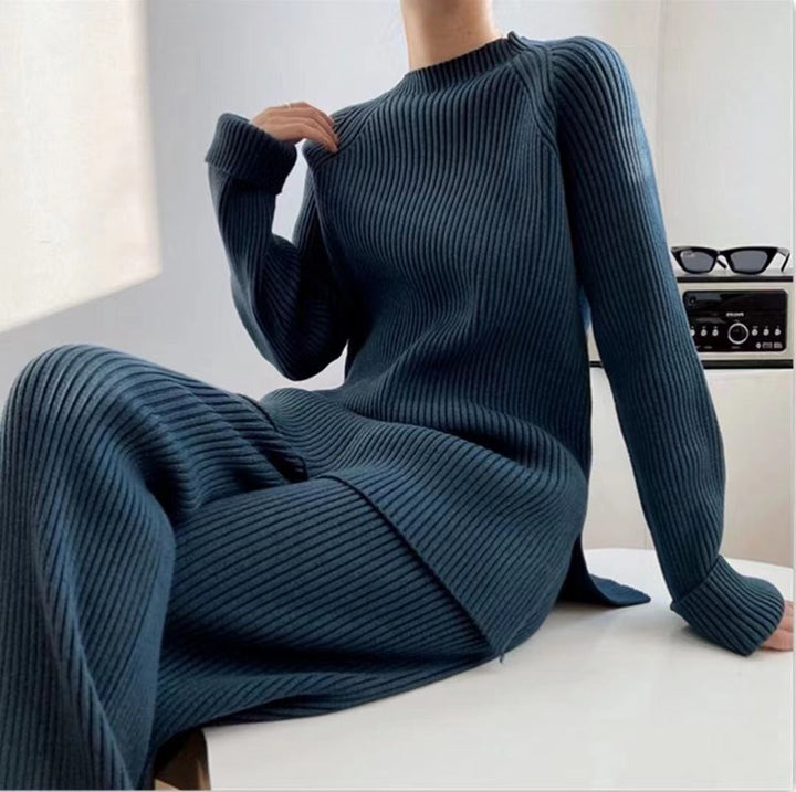 Women's knit set with a loose fit and a chic and stylish design
