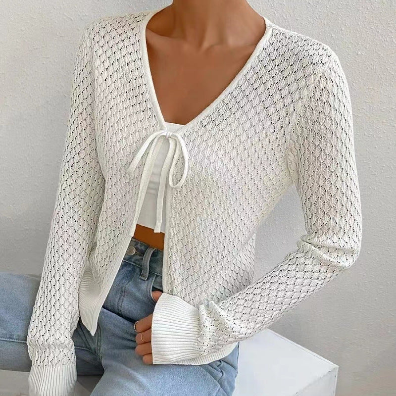 Ladies sweater with deep V-opening and fine lace pattern Lune London