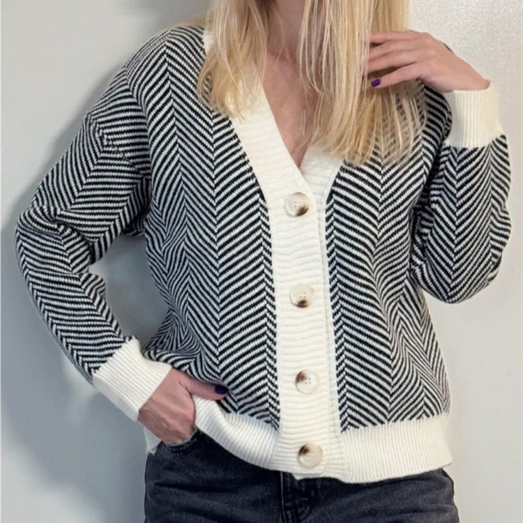 Trendy women's jacket with herringbone pattern and buttons Lune London