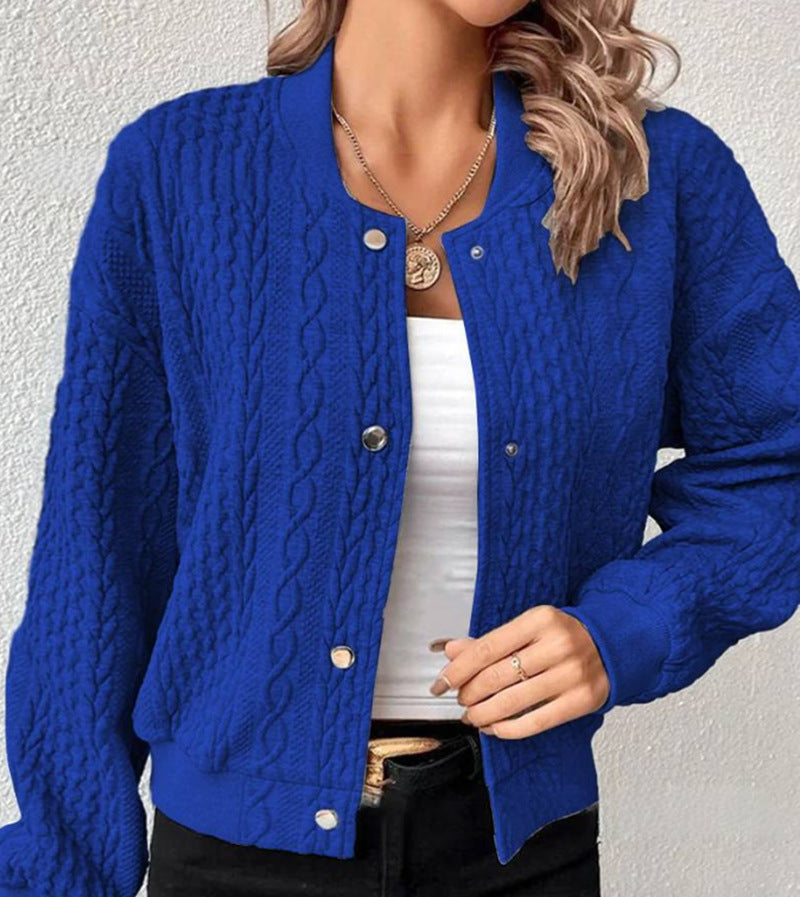 Cardigan pour femmes avec un élégant motif en torsades et fermeture à boutons-pression Chic & Stil