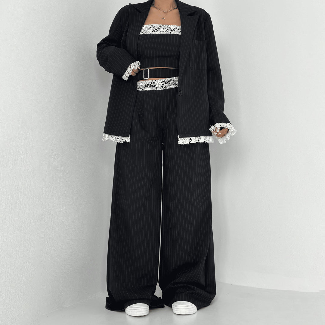 Ladies Elegant two-piece set with lace accents Lune London