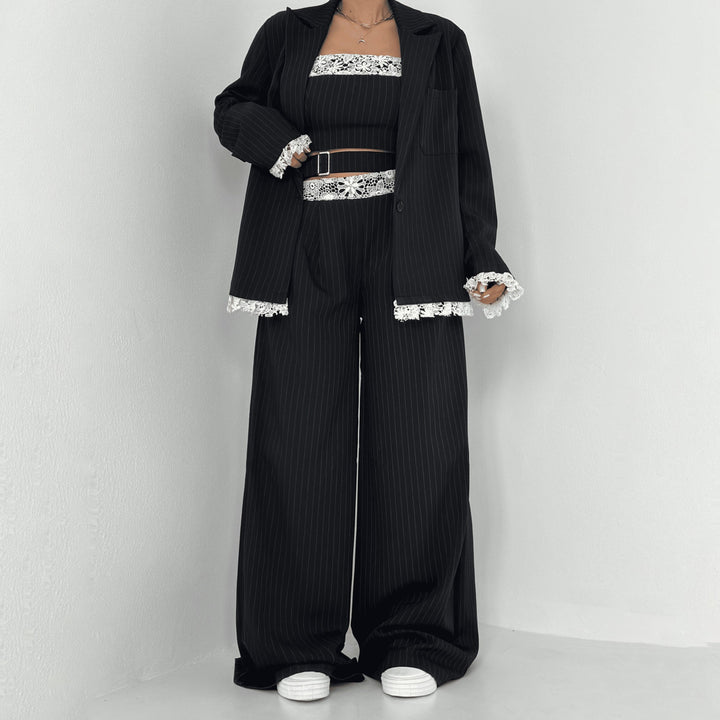 Ladies Elegant two-piece set with lace accents Lune London