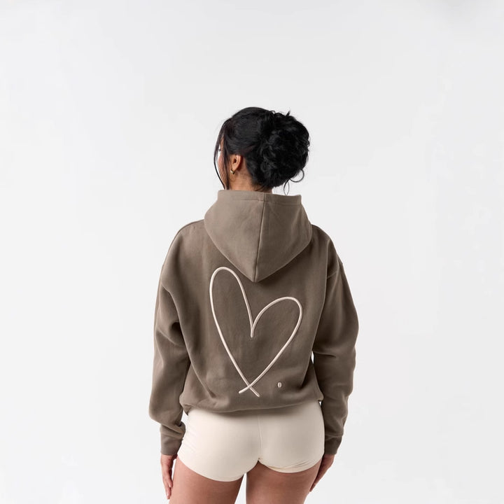 Women's hoodie sweatshirt with large heart design and comfortable short shorts Chic & Stil