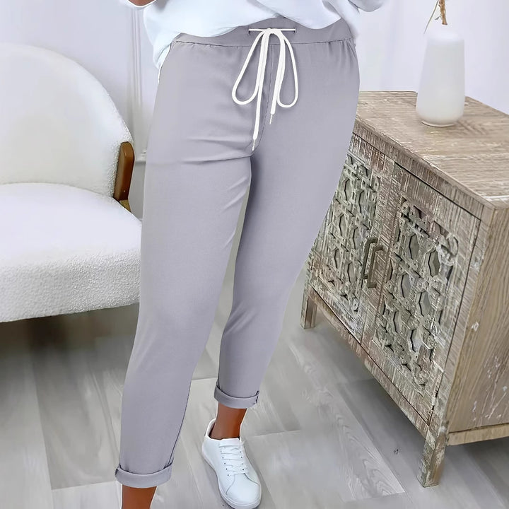 Comfortable leisure pants for women with adjustable waistband and relaxed fit Lune London