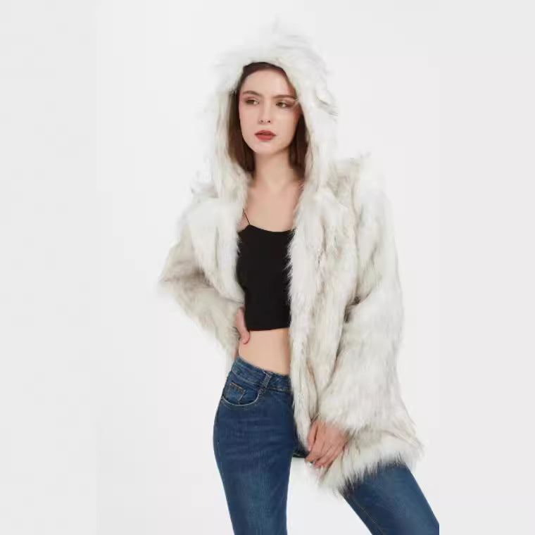 Women’s hooded jacket in soft faux fur with side pockets Lune London