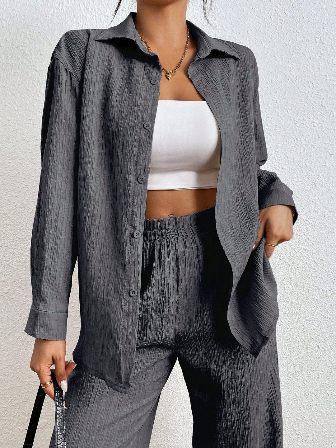 Casual and elegant set for women in fine pleated material Lune London