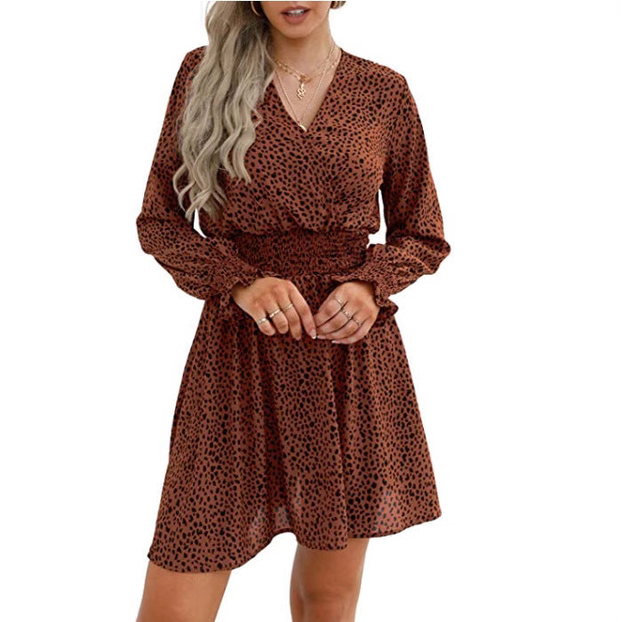 Elegant dress for women with a fitted elastic and long sleeves Lune London