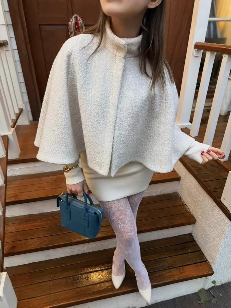 Elegant coat jacket for women in structured fabric Lune London