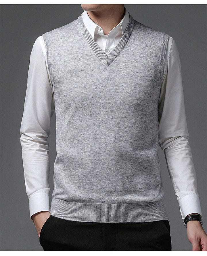 Men's V-neck sweater in fine cotton blend with elegant structure Lune London