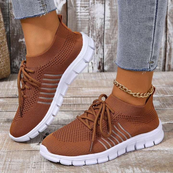 Women's sports shoes with breathable knit upper Lune London