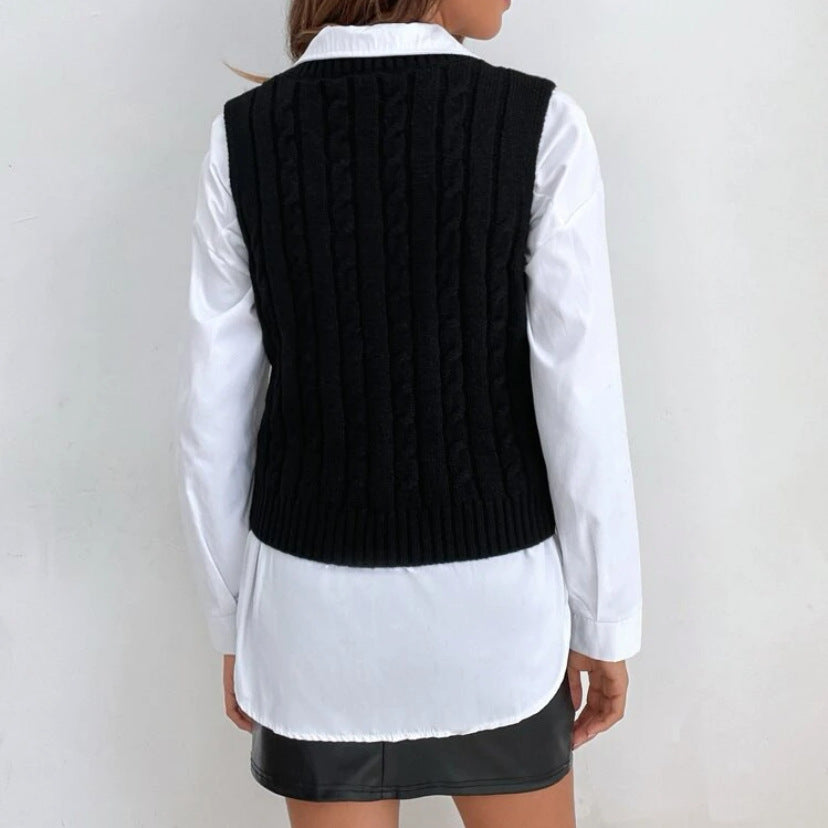 Knitted vest for women with V-neck and exclusive ribbed pattern Lune London