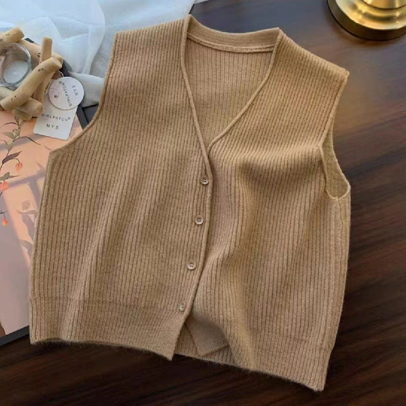 Knit vest for women with button placket and fine ribbed structure Lune London