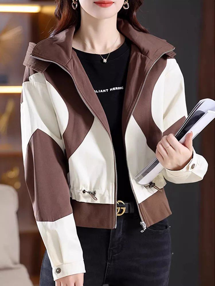 Veste de transition à la mode pour femmes avec capuche et design contrasté Chic & Stil