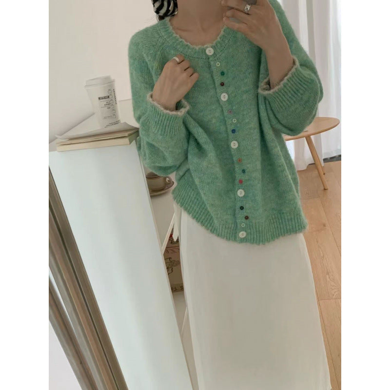 Cardigan femme confortable avec des détails de boutons colorés et une coupe décontractée Chic & Stil