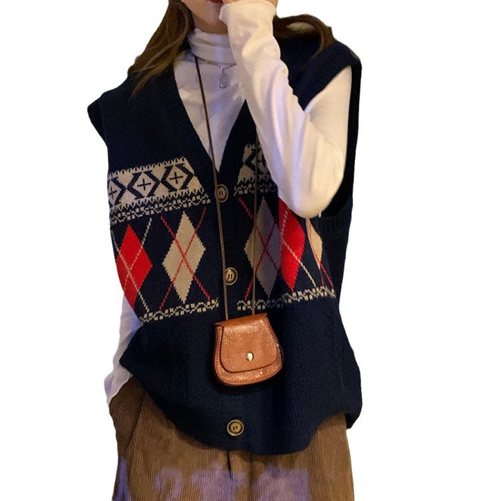 Knitted vest for women with an elegant diamond pattern and Lune London button detail