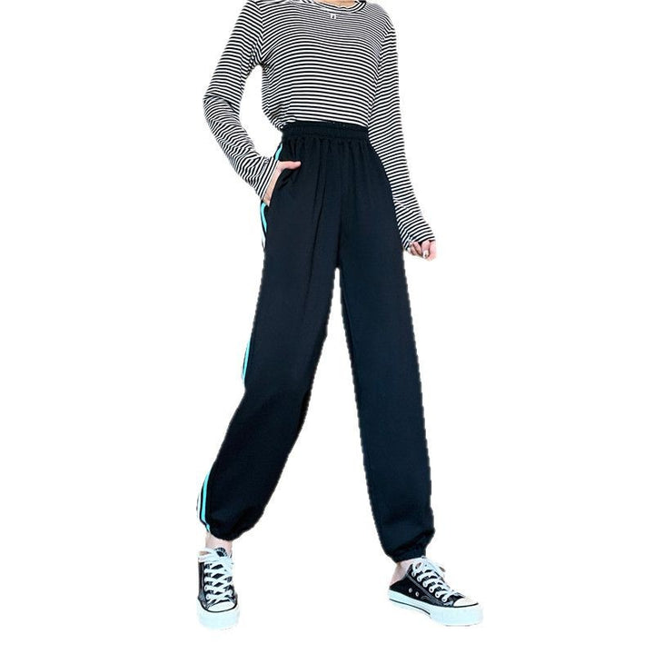 Pantalons de jogging sportifs pour femmes avec des inserts latéraux tendance Chic & Stil