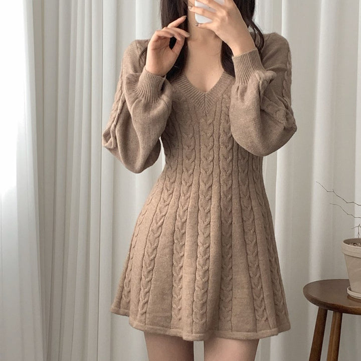 Robe tricotée pour femmes avec décolleté en V et motif en relief Chic & Stil