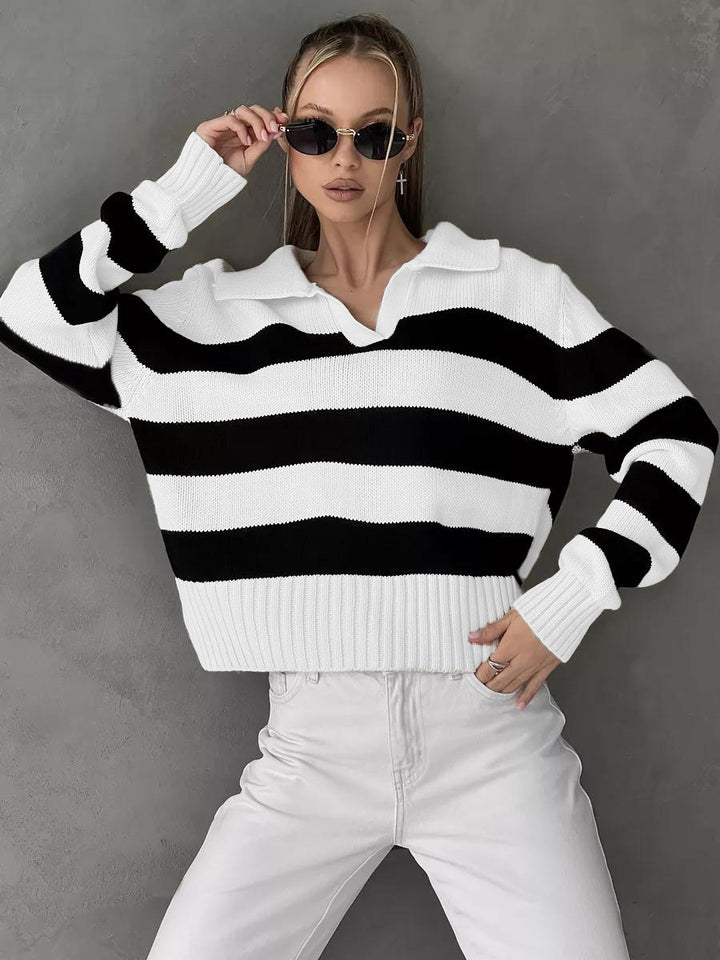 Pull sportif pour femmes avec motif rayé et col Chic & Stil
