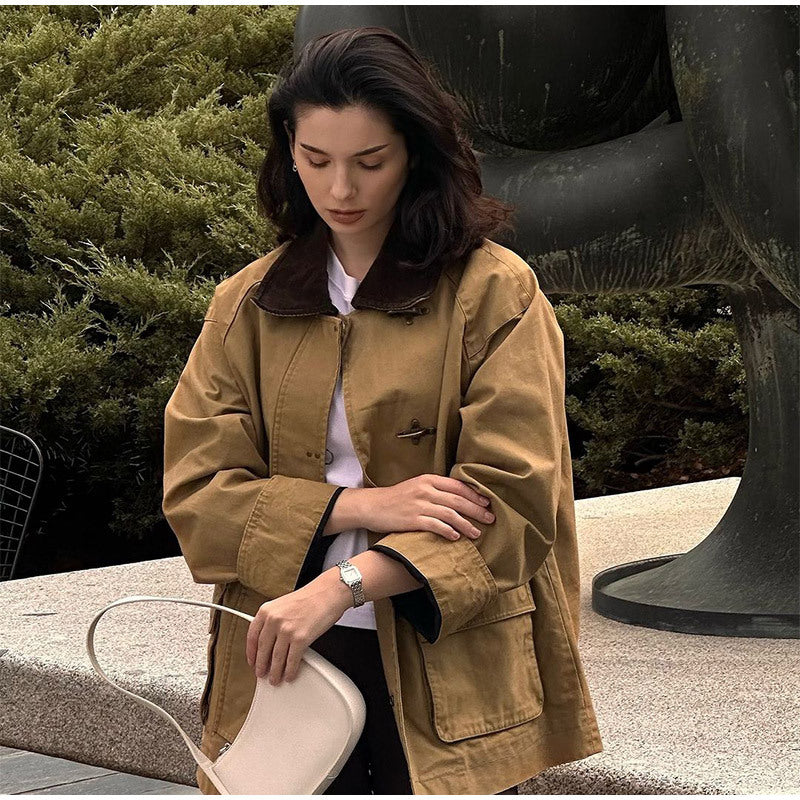 Trendy utility jacket for ladies with classic collar and practical pockets Lune London