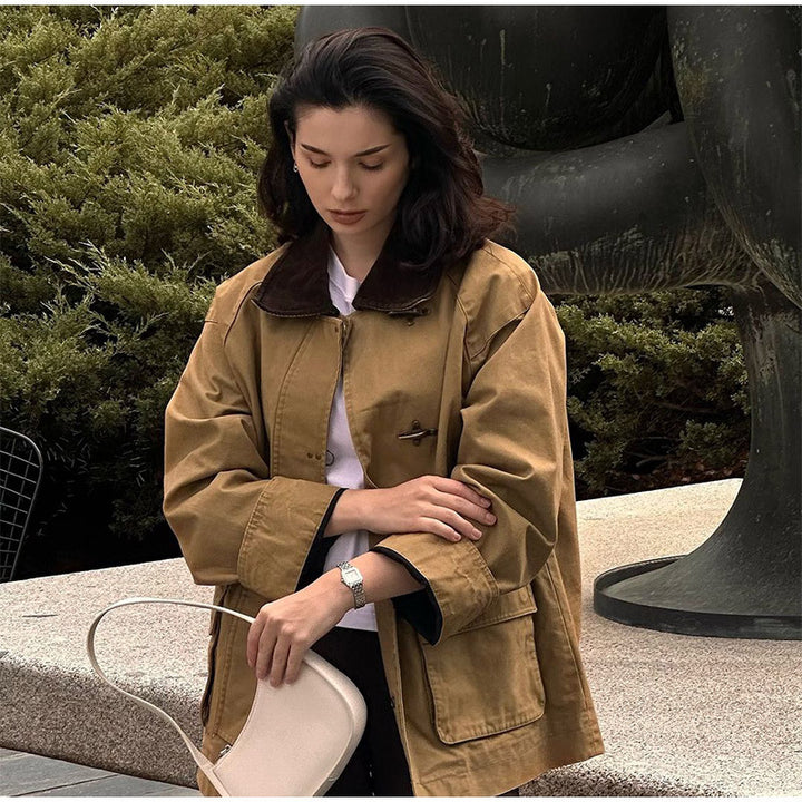 Trendy utility jacket for ladies with classic collar and practical pockets Lune London
