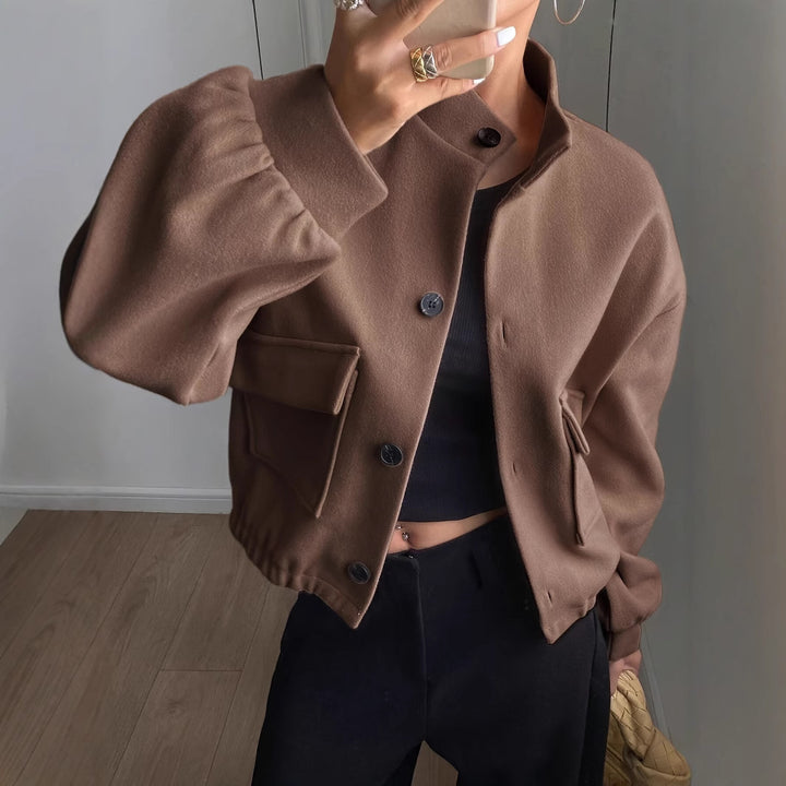 Fashionable short jacket for women with practical flap pockets and a chic stand-up collar