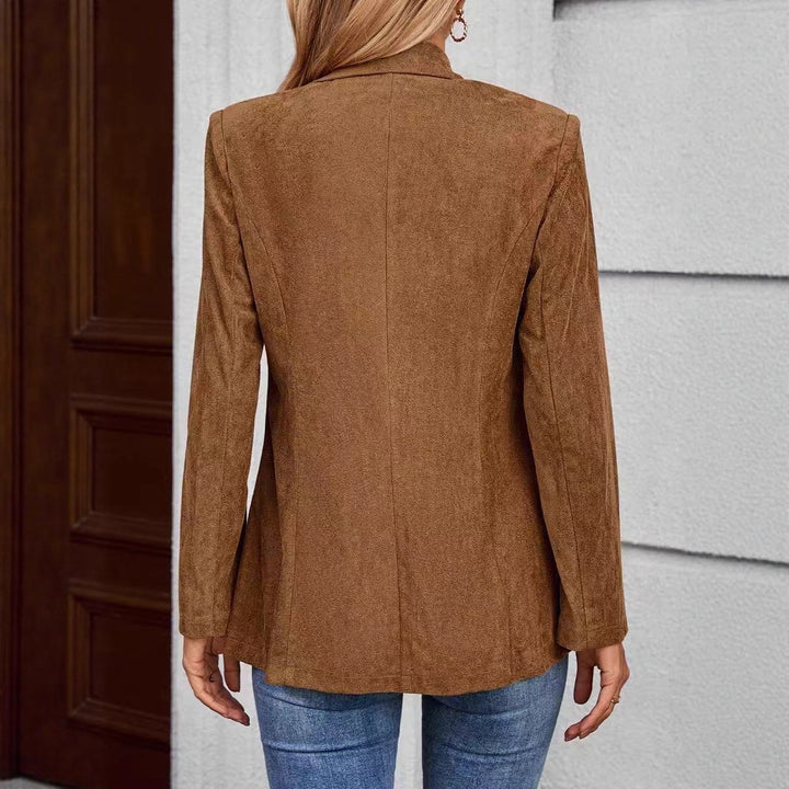 Blazer élégant pour femmes en tissu doux et velouté avec une surface texturée Chic & Stil