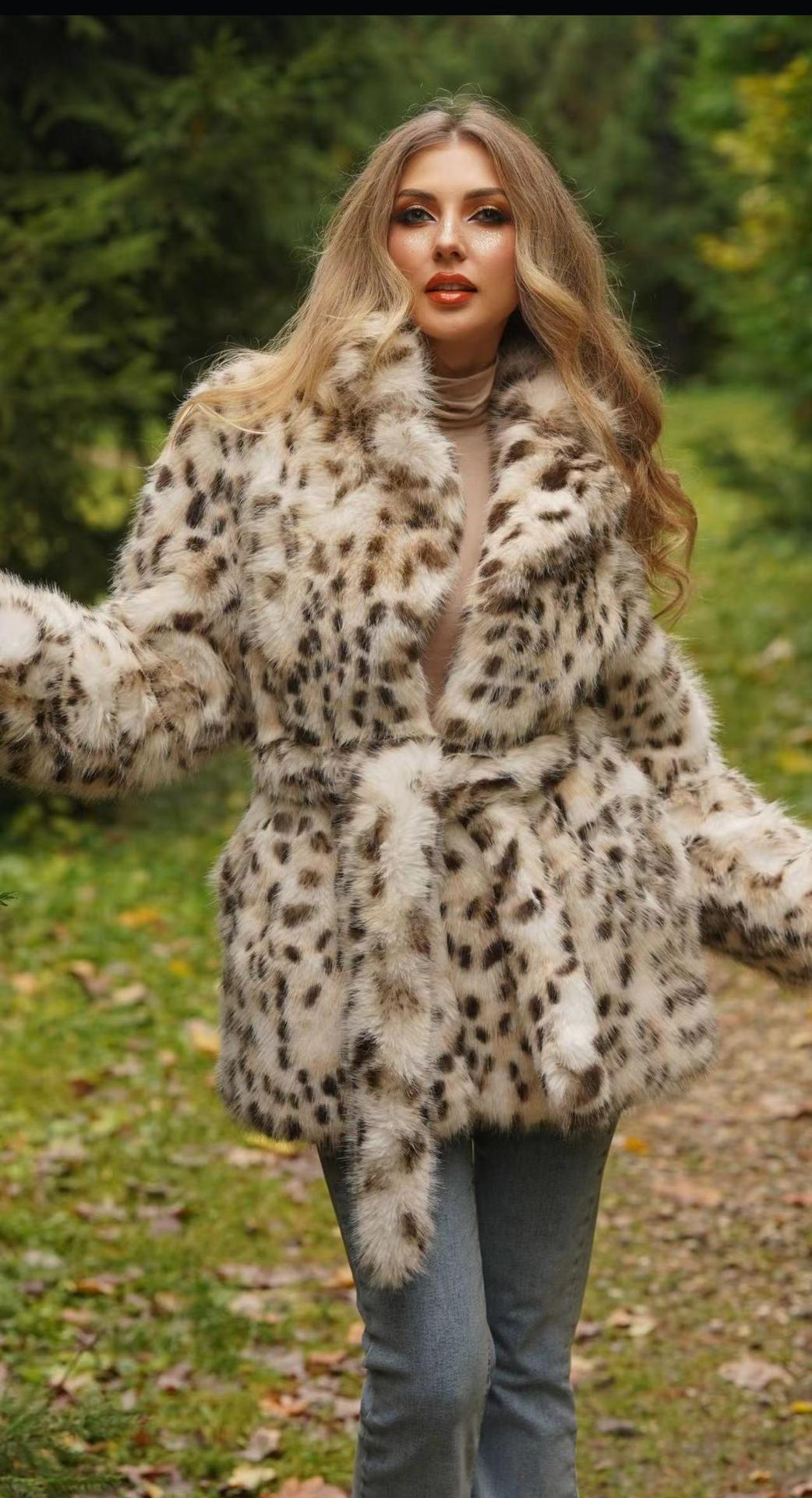 Elegant faux fur coat for women with belt and leopard print Lune London