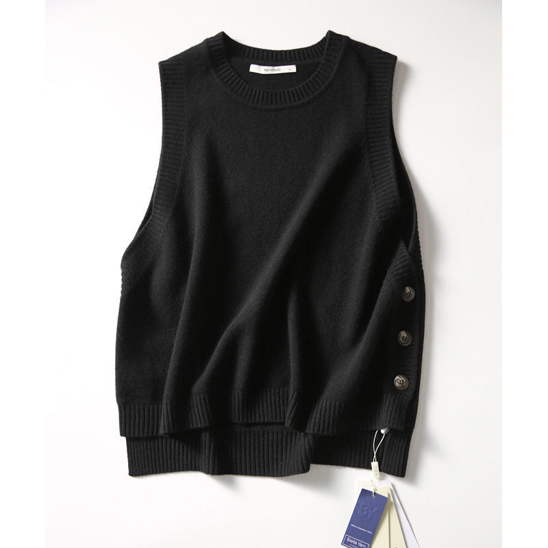 Gilet en tricot pour femmes avec des boutons décoratifs et un grand confort de port Chic & Stil