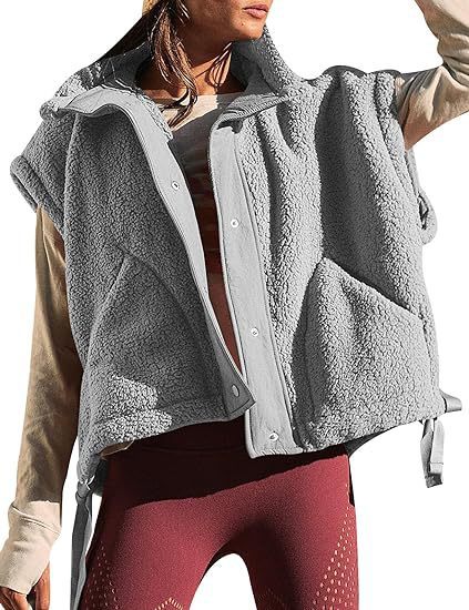 Women’s fleece cardigan with practical pockets and innovative design Lune London