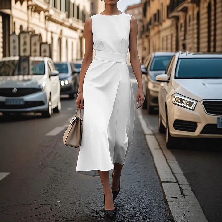 Women Elegant and Flowing Maxi Dress with Waist Belt Lune London