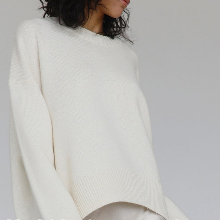 Ladies oversized pullover with a pretty knitted pattern and wide edges Lune London