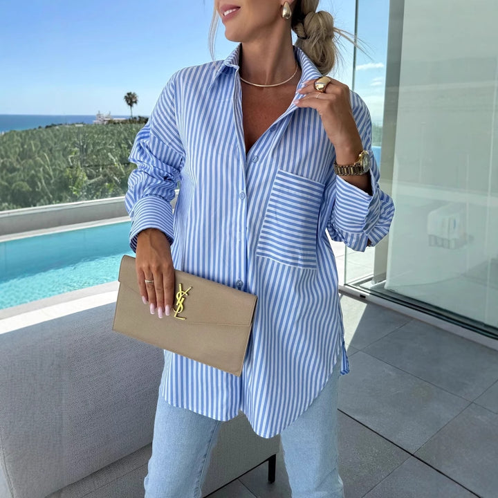 Chemisier décontracté pour femmes avec un motif de rayures classique et une poche poitrine appliquée Chic & Stil