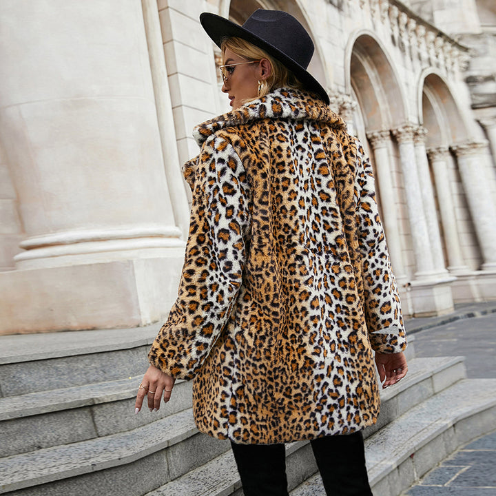 Ladies Elegant Fleece Jacket with Chic Leopard Pattern and Style