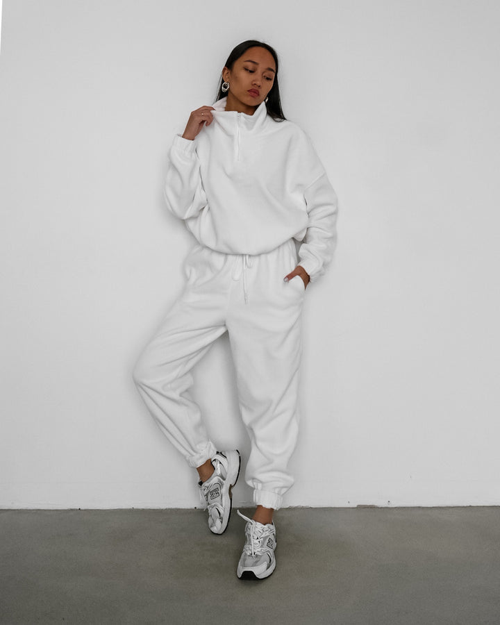 Casual fleece sports set for women with high collar and elastic waist Lune London