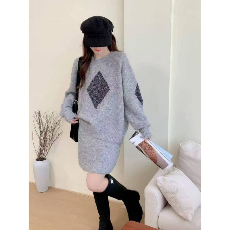 Pull en tricot féminin avec des détails en diamant scintillants et une coupe décontractée Chic & Stil